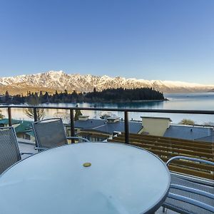 One-Bedroom Apartment Lake View